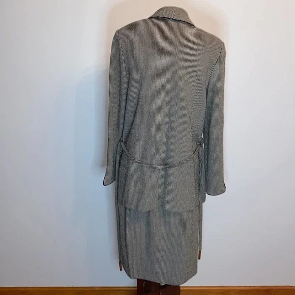 St. John Gray Knit Shirt Suit with Belted Blazer - Picture 8 of 12